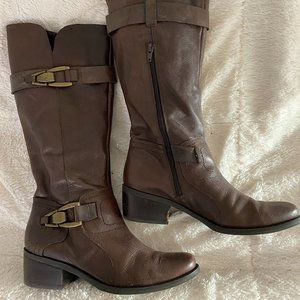 Kelly & Katie Jadine Brown Flat Boots - Size 8